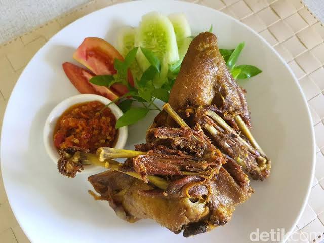 Bebek Goreng
