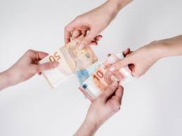 Υπενθυμίζεται πως το δώρο πάσχα υπολογίζεται κάθε χρονιά με βάση τον χρόνο εργασίας εντός του πρώτου 4μήνου του έτους, δηλαδή εντός της περιόδου από 1η ιανουαρίου έως 30 απριλίου. Gsee Ergodotes Arnoyntai Na Plhrwsoyn Dwro Pasxa Kai Mis8o Vid Eidhseis Pagenews Gr