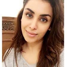 Sarah Bhatti's Instagram, Twitter & Facebook