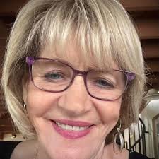 What hardwood coloring suggestions match kitchen cabinets?