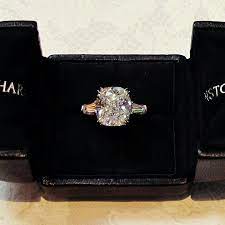 Blair Chuck S Beautiful Ring A Girl Can Dream Harry Winston Engagement Rings Harry Winston Engagement Harry Winston