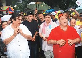 Rajiv kapoor raj kapoor on wn network delivers the latest videos and editable pages for news & events, including entertainment, music, sports, science and more, sign up and share your playlists. Kapoor Sons Show Their Religious Side As Ranbir Walks 4 Km In Rain For Immersion Of Ganesh Idol Daily Mail Online