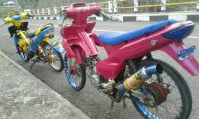 Modifikasi motor that supra x motorcycle pictures from 2.bp.blogspot.com motor ane supra x 2003, masih standar,, tapi mau ane modif biar tambah kenceng dan lebih modifikasi. Modifikasi Honda Supra X 125 Warna Pink Merah Jambu Brosis Setia1heri Com