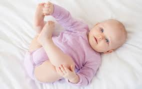 Schwangerschaftswoche den kopf ins becken gedreht. Baby Drehen Alles Uber Den Wichtigen Entwicklungsschritt