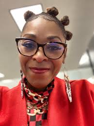 Criticism of Claire's appearance and behavior