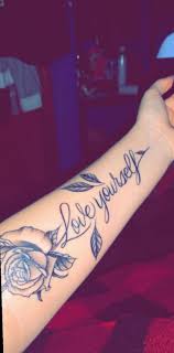 Schau dir unsere auswahl an rose tattoo men an, um die tollsten einzigartigen oder spezialgefertigten, handgemachten stücke aus unseren shops zu finden. Tattoo Rose Unterarm Frau Inkedmagazine Salem Tattoodo Forearm Tattoo Quotes Cute Tattoos For Women Forearm Tattoos