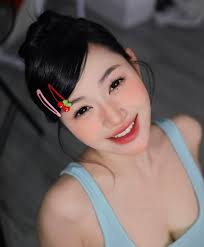 Trần Hà Linh lại khiến cư dân mạng phải "dụi mắt" sau ồn ào