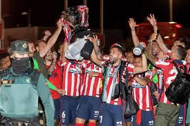 Espn transmitirá también algunos encuentros de la segunda división y de las promociones para el ascenso. Ayuso Y Almeida Asisten Hoy A La Entrega De La Copa De Liga Al Atletico De Madrid En El Wanda Metropolitano Espana Cope