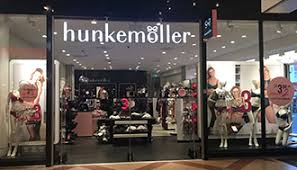 Här kan du njuta av hamburgare och pizza av högsta kvalité. Hunkemoller Farsta Opening Times Address