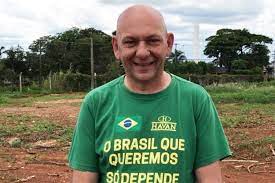 Após o dono da loja de departamentos havan, luciano hang, publicar um vídeo no qual coage seus funcionários a votarem em jair bolsonaro, circula nas redes uma sátira que faz um paralelo com o filme the wall, da banda pink floyd. Luciano Hang Dono Da Havan Entra Para A Lista Dos Bilionarios Da Forbes Veja