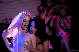 ▷ Charlotte Stokely in The Bachelorette 1: Public Indecency (Photo 35) |  Girlsway