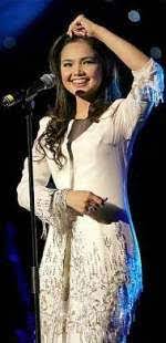 It was a culmination perhaps but really also a recognition and summation of her ten years of great and delightful singing presen. Siti Nurhaliza Wows London With Wit And Elegance The Star