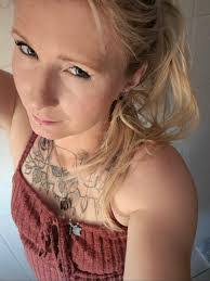 Laurie Hope's Instagram, Twitter & Facebook