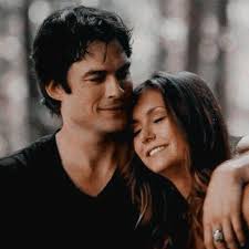 Opinião sobre Delena? Você gosta deles? Odeia eles? Você acha que a  construção para o relacionamento deles foi melhor do que o relacionamento  em si? : r/TheVampireDiaries