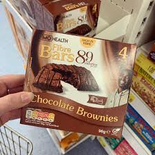In a medium mixing bowl, whisk together the almond flour, granulated stevia/erythritol blend, baking soda, and sea salt. Cake Bars Spotted In Slimming World Low Syn Finds Facebook