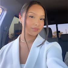 Esperanza Lemus's Instagram, Twitter & Facebook