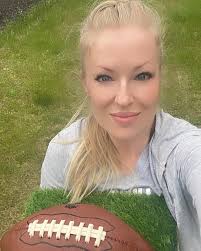 Cake selfie before delivery! 😊 Sculpting this cake was a challenge—getting  smooth sides and an even shape is super tricky!! Using ganache is key since  it sets up nice and firm, adding