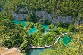 Picturesque old town by sea in background. Croatie Passeurs De Culture