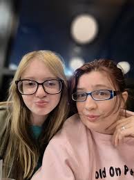 Can someone edit a photo of a blonde girl onto Pearl from SpongeBob?