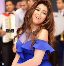 exclusive elnogom on instagram المحترمه ايتن عامر وجمالها اللي هيعمل 5 قلوب ورا بعض هعمله شير تابعو fashion cold shoulder dress ruffle blouse