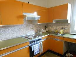 My Childhood Home Originally Had Hideous Orange Cabinets Like That Too But My Mother Had Them All Redone In The 90s Kuche Kindheitserinnerungen Einbaukuche