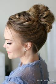 Schnelle Und Einfache Dutt Frisur Zum Nachstylen Hochsteckfrisur Fur Lange Haar Flechtfrisur Lange Haare Mittellange Haare Frisuren Einfach Festliche Frisuren
