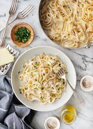 This Lightened Up Fettuccine Alfredo Is So Delicious And Easy To Make Made With Just 10 I Favorite Pasta Recipes Fettuccine Alfredo Recipes Fettuccine Recipes