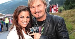 Former ufc top ten featherweight 25x ufc veteran es/nq/options trader carnival freak. Nik P Familie Frau Gabriela Und Kinder