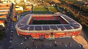 A comical moment saw journalists from barcelona forced to enter the sinobo stadium in prague via the journalists were in the czech capital to cover the match between barcelona and slavia prague. Eden Arena Sk Slavia Prague Youtube