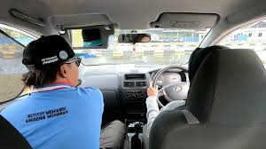 Cara memandu kereta manual, cara menukar gear manual, cara berhenti dibukit, cara bergerak diri bukit, cara memandu mendaki bukit. Download Belajar Memandu Kereta Mp4 Mp3 3gp Naijagreenmovies Fzmovies Netnaija