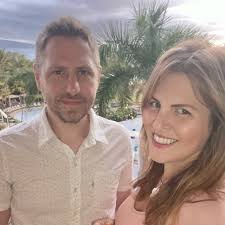 The lip syncing in the Macy Thanksgiving parade tho 😭 is there no audio  possible for a live moment?