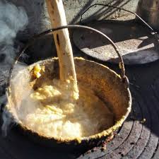 Pur essendo conosciuto nelle sue diverse varianti pressoché sull'intero suolo italiano, ha costituito, in passato, l'alimento di base della cucina povera in varie zone settentrionali alpine, prealpine. Polenta Polenta Amore Mio I Segreti Di Quella Vera