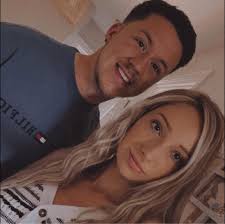 Can anyone recommend a photographer for family portrait ?