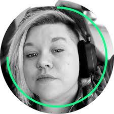 Heather Tinsley's Instagram, Twitter & Facebook