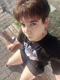 Leave straight guys alone, una no gree now look at.