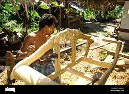 Holzschnitzer in der Nähe von Kandy, Sri Lanka Stockfotografie