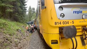 Listopadu 2020 tragická dopravní nehoda uzavřela silnici 1/32 u dymokur na nymbursku. Vysetrovani Nehody Vlak Na Vary Mel V Perninku Cekat Barrandov Tv