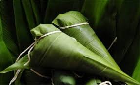 It is called zongzi in chinese, made of glutinous rice, so it is a kind of dumplings. é²œç²½å­å¶ç…®å¤šä¹… ç²½å­å¶ç…®åŽå¤šä¹…å¯ä»¥åŒ…ç²½å­ é²œæ·˜ç½'