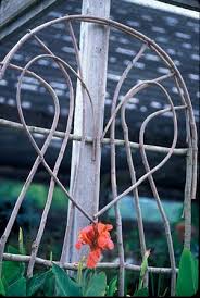 A collection of perimeter and privacy fences with beautiful gardens. Make Simple Beautiful Garden Fences And Trellises Mother Earth News