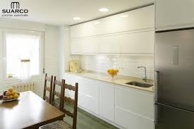 Ideas, imágenes y decoración de homify moderno | homify. Cocina Blanca Muy Moderna Sin Tiradores Con Encimera De Silestone Cocinas Suarco Fabrica Y Diseno De Cocinas
