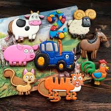 по полям по полям едет трактор едет к нам Edet Traktor Torty Na Detskij Den Rozhdeniya Traktor Ukrashenie Pechenya