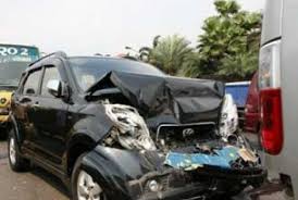 Berita kemalangan jalan rqyq terlibat kereta suv dgn ambulan. Diduga Mengantuk Mobil Tabrak Truk Di Tol Jagorawi Republika Online