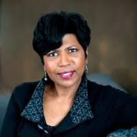 Lori Luke's Instagram, Twitter & Facebook