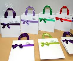 Personalized Gift Bags Bridesmaid S Gifts Bridal Party Etsy In 2020 Personalized Gift Bags Bridesmaid Gift Bags Bridal Party Gift Bag