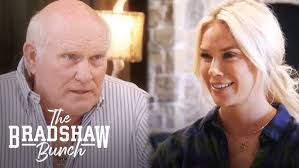 Can Erin Convince Rachel Bradshaw to Sing at the NASCAR Race?