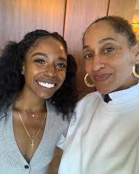 Vix (@missvixx) • Instagram photos and videos