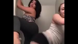 White and Mexican girl twerking - XNXX.COM