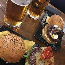 Hamburguesa De Cocodrilo Foto De L Empanat Barcelona Tripadvisor