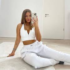 Seit der trennung von ihrem mann pietro lombardi provoziert die sängerin einen shitstorm nach dem anderen. Dsds Hochzeit Sarah Bezaubert Im Traumkleid Promiflash De