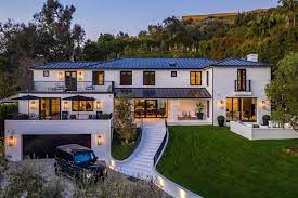 But like shade matching with foundation or concealer, it takes some looking around, though. Rihanna S Houses From A Humble Barbados Bungalow To Her Secret London Mansion Loveproperty Com